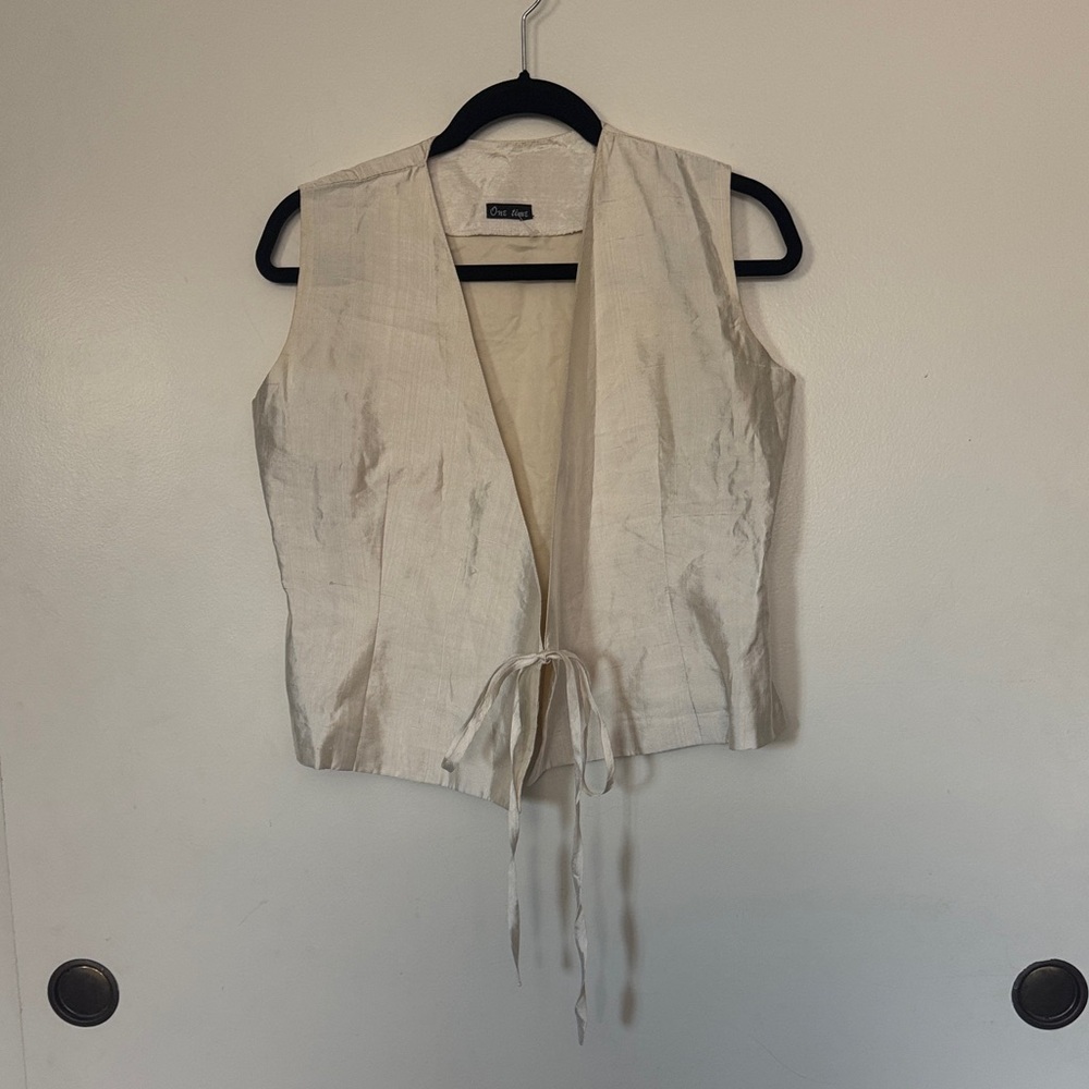 Elegant Cream Tie Front Sleeveless Too-Vest